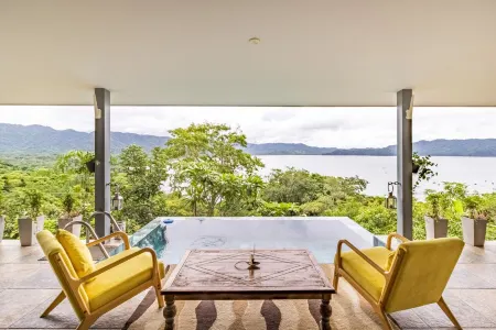 Stunning Ocean View, Open Design Bungalow w/POOL & AC *4x4 vehicule recommended Отели в г. Тамбор