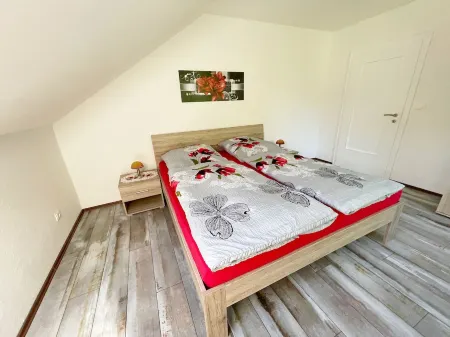 Fewo mit Balkon Direkt am Wald und Wanderweg, DG, Ruhe Pur, 2-4 Pers , Wlan Grat Отели в г. Бад-Закса