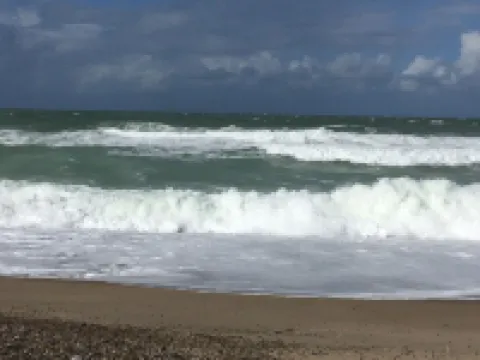 House with a luxurious location in the dunes only 75 meters from North Sea waves