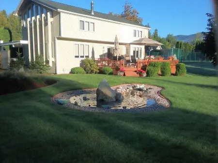 Westwood Luxurious Living ~ 1 Bedroom Apartment ~ Lovely!