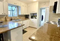 Central location, spacious bedrooms, long term stay, and pet friendly! - 2 tähden
