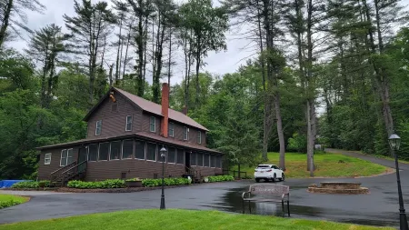 Waterfront Cottages near Lake George and Saratoga Springs