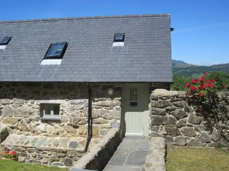 Coed Stable, High quality character barn conversion, underfloor heating