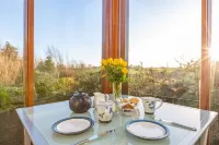 Thairn cottage ideal for 2, rural, 3 miles from Kelso. Wood stove All on 1 level Hotel a Kelso