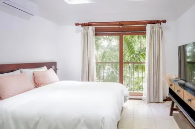Tropical Garden Apt w/ Private Beach Access & Pool