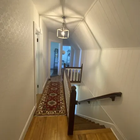 Registered Historic Edwardian Carriage House. Close to Katy's Cove.Pet Friendly.