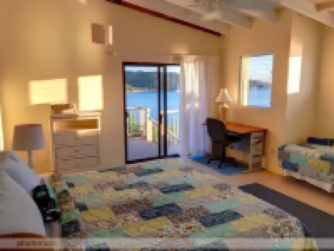 Spectacular Beachfront Villa. Great Snorkeling, Kayaking, Sunrise & Sunset Views