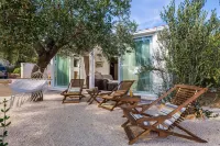 Private, heated pool - family home with stunning view Hotels in Bol