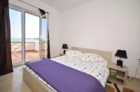 Extraordinary 3bed/3bath villa, with sea views,pool and hot tub for 8