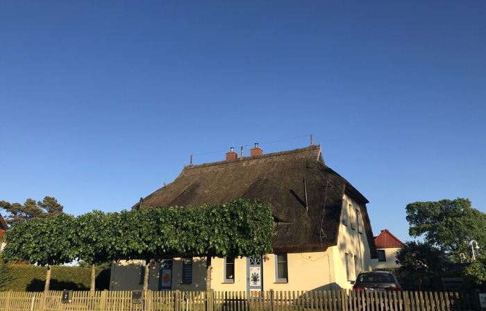 Beautiful thatched roof house with south-facing terrace, 2 shower rooms and 2 parking spaces