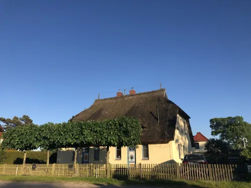 Beautiful thatched roof house with south-facing terrace, 2 shower rooms and 2 parking spaces