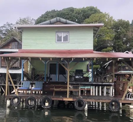 Oceanfront and Convenient Location Отели рядом с Аэропорт Бокас Дэль Торо