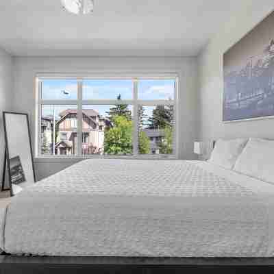 Modern family-sized house close to 17th Ave and downtown Rooms