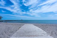 Lakeside Modern House 4BR - Steps to the lake Hotels in Clarington