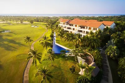 Special Rates inside the gates with Golf and golf cart. Full daily housekeeping