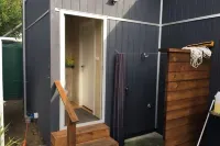 Modern Kiwi Bach, OTP Bach 원 트리 포인트 호텔