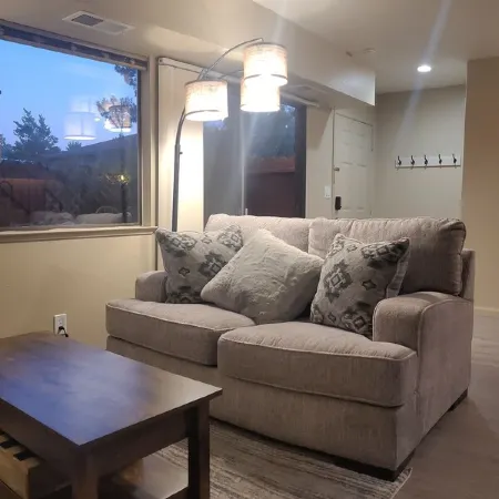 Cozy condo in Sparks, NV close to dining, shopping, and entertainment.
