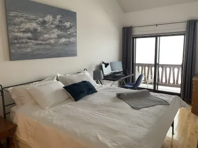 Breathtaking lake and mountain view 2 bdrm condo