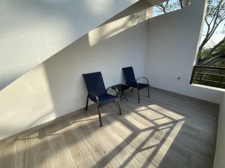 New Modern Third Floor Studio Casa Brisa Fina #2 Отели в г. Компостела