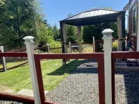 Cozy and Private West Coast Home