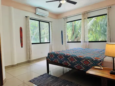 Beautiful poolside condo! Great location! AC+