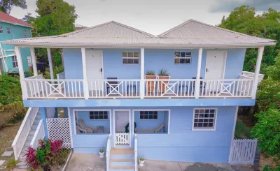 Modern, stylish, peaceful apartment with a great view! Hotels in 