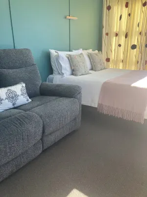 Modern cabin at beautiful Pohara Beach Hotel a Pohara