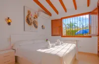 Beautiful villa with private pool and sea view, large garden, wifi, 1000 sqm