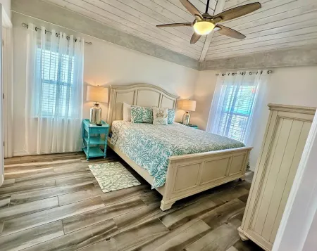 Gorgeous Beach Front Ocean Villa 906