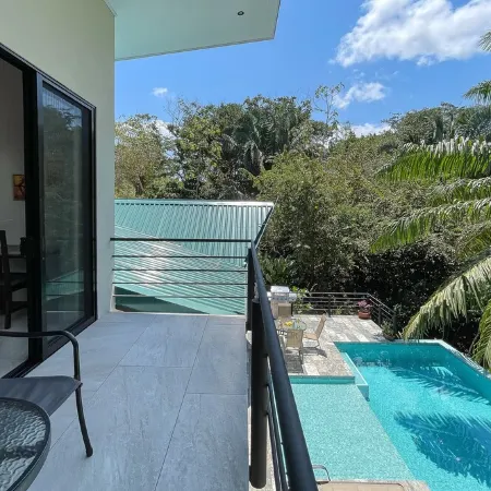 Casa Mamacita: Beautiful new home in peaceful jungle setting