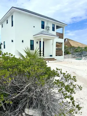 Gateway for couples and families in beautiful tropic of cancer beach Hotels in Moore Hill