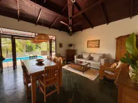 House with pool and sea view in upmarket neighborhood for up to 10 people with WIFI.