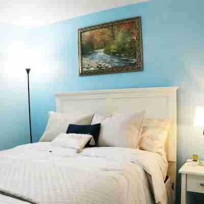 CHEERFUL 3 BEDROOM HOME WITH HUGE BACKYARD Rooms