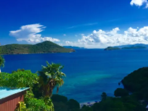 Amazing Waterfront Escape: Balcony, Renovated, Paradise At A Great Price!