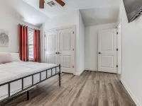 Blue Haven Home - Sleeps 12 Hotels near Walmart Supercenter