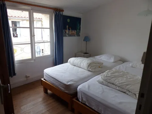 Large capacity houses in the village Hotels in Les Portes-en-Re