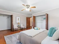 Balcony/Patio/ Separate Fenced Yard + Beach, Park & Downtown+close to Chicago Hotels in Chesterton