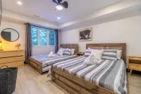 Luxury Waterfront Retreat | Casa Del Capo | Sauna, EV, Pizza Oven & Lake Views