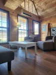Charming 2-bedroom cabin with WiFi, AC 5 minutes away from Lake Guntersville