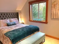 4 Bedroom Seabrook Farmhouse with Hot Tub & Swimming Pool on 8 Acre Berry Farm