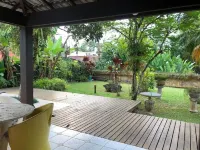 4 suites, air conditioning and swimming pool, lots of charm and comfort Hotels near Praia Boracéia