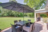 1 Mi to Dtwn Family-Friendly Brenham Bungalow! Hotels near The Giddings Wilkin House Museum
