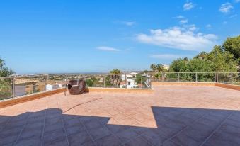 3 Bedroom Villa, Sleeps 6, with Pool, Air Con, WiFi & Walk to Shops