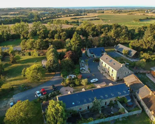 Gîtes du Domaine du Grenier Hotels in Yffiniac