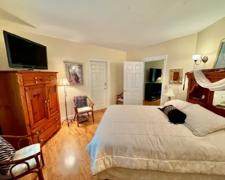 Riverbend Motel & Cabins Hotels in Helen