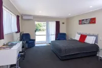 Livingston Motel فنادق في Ohope