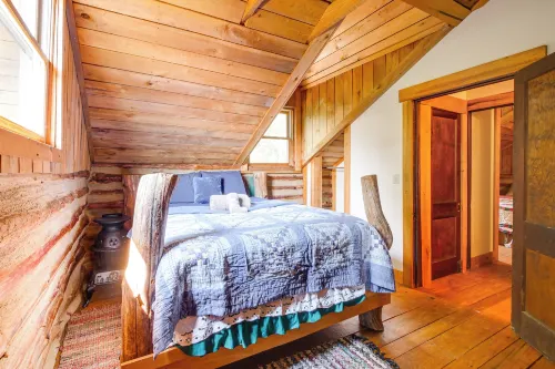 Handcrafted Log Cabin on 3 Acres 14 Mi to Canton