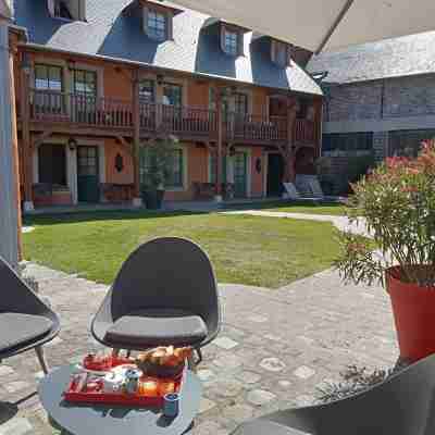 LE LION D'OR Hotel Exterior