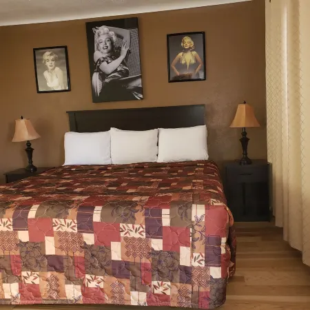 Deluxe Inn