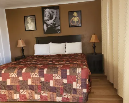 Deluxe Inn Hotels in Seligman